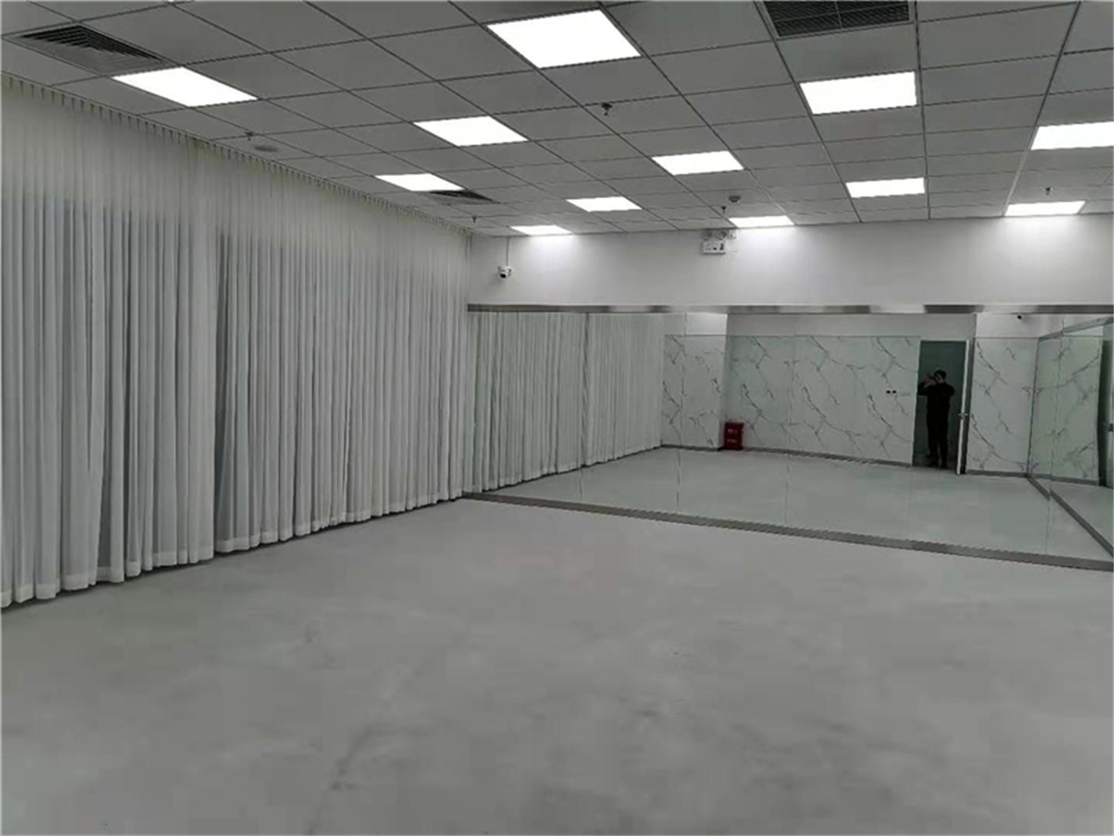 藝術(shù)培訓大廳.jpg