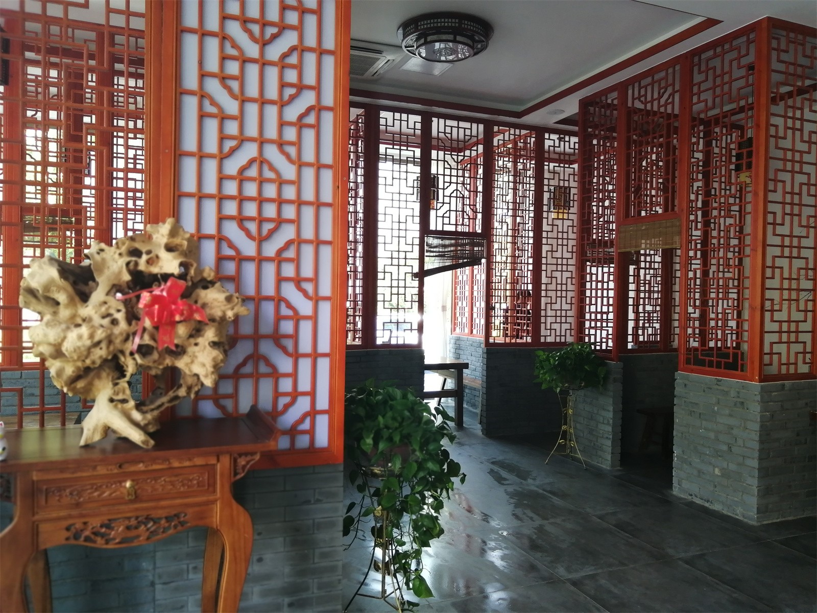 奧納建筑餐廳就餐區.jpg